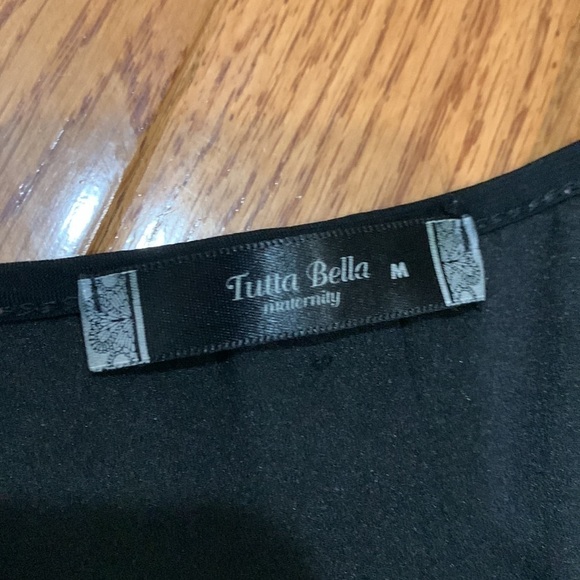 Tutta Bella Size Medium maternity shirt - Picture 4 of 5